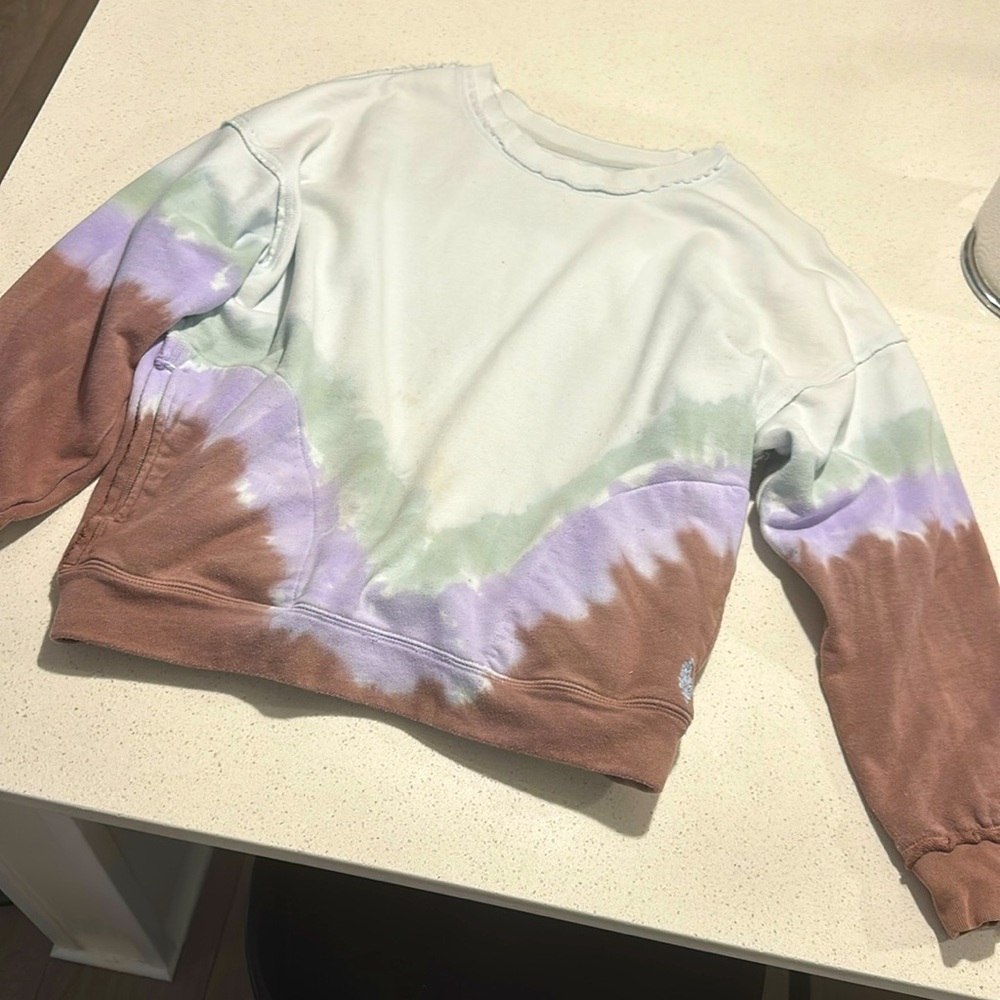 Free people sweatshirt size small. With pockets!